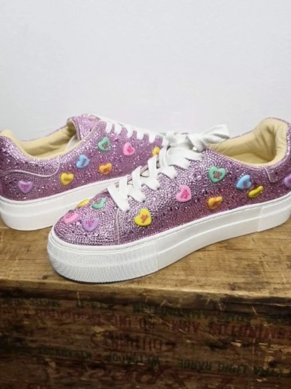 Betsey Johnson $109 Sidny Pink Multi Conversations Hearts Sz 8 NIB! - Picture 3 of 9